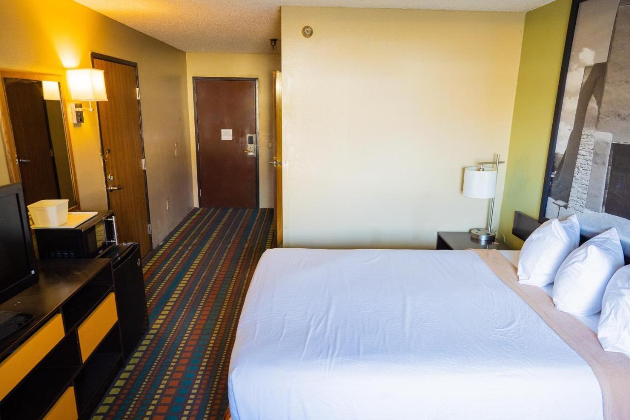 Super 8 By Wyndham Belen Nm Hotel Exterior foto