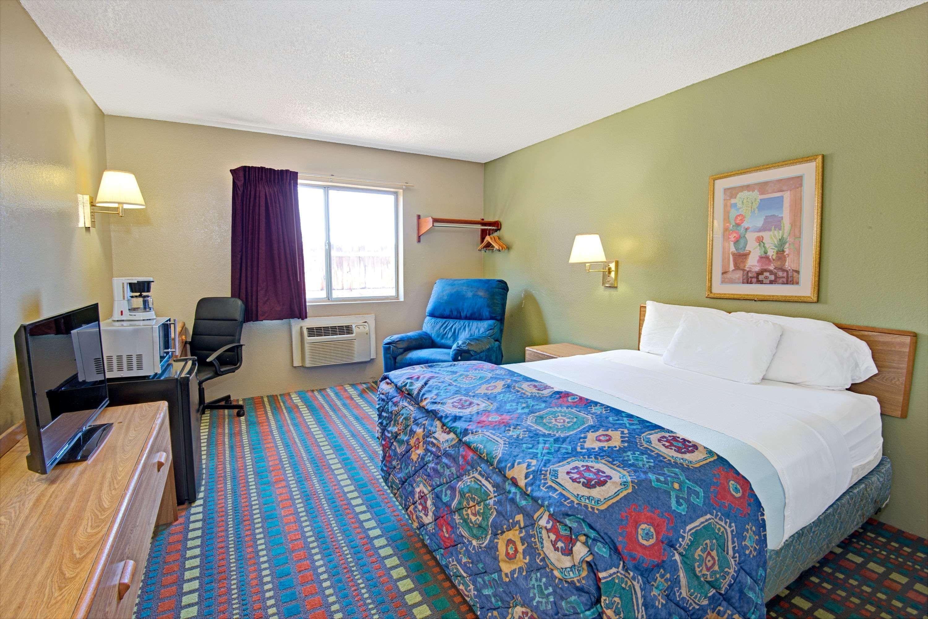 Super 8 By Wyndham Belen Nm Hotel Exterior foto